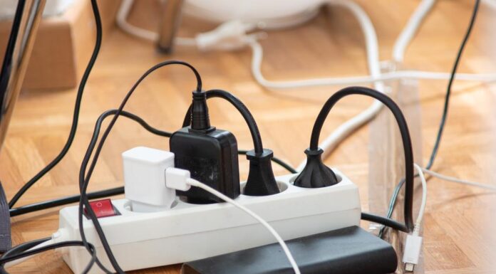 Električari upozoravaju: Ove uređaje obavezno isključujte iz struje svako veče, troše “fantomsku energiju” Električari upozoravaju: Ove uređaje obavezno isključujte iz struje svako veče, troše "fantomsku energiju"