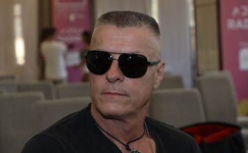 “Igraće glavnog mafijaša”: Pjevač dobio ulogu u seriji, a malo ko zna da je završio ovaj teški državni fakultet “Igraće glavnog mafijaša”: Pjevač dobio ulogu u seriji, a malo ko zna da je završio ovaj teški državni fakultet