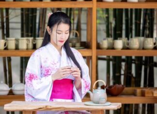 Japanke imaju zdravu gusti i kosu meku kao svila zbog sledeća 4 koraka: Evo šta da jedete, na čemu da spavate i kako da se hranite Japanke imaju zdravu gusti i kosu meku kao svila zbog sledeća 4 koraka: Evo šta da jedete, na čemu da spavate i kako da se hranite