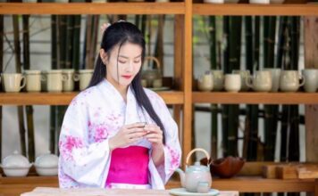 Japanke imaju zdravu gusti i kosu meku kao svila zbog sledeća 4 koraka: Evo šta da jedete, na čemu da spavate i kako da se hranite Japanke imaju zdravu gusti i kosu meku kao svila zbog sledeća 4 koraka: Evo šta da jedete, na čemu da spavate i kako da se hranite