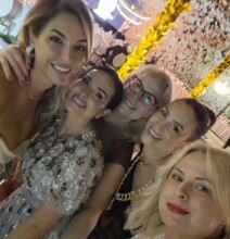 Jelena Bin Drai stigla u Beograd zbog posebnog razloga: Stilom moćne sultanije ljude ostavila bez daha, ovako uspeva da bude i posvećena majka i poslovna žena Jelena Bin Drai stigla u Beograd zbog posebnog razloga: Stilom moćne sultanije ljude ostavila bez daha, ovako uspeva da bude i posvećena majka i poslovna žena