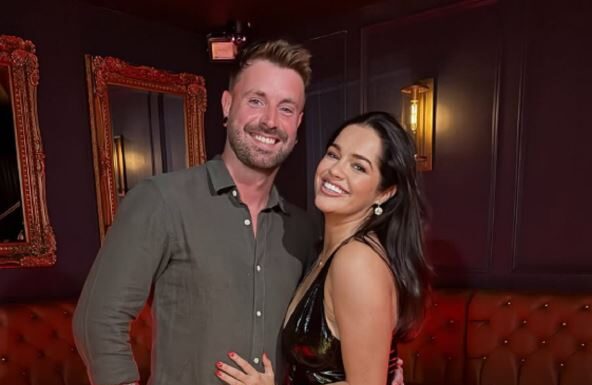 Muž i ja smo svingeri, svakodnevno nam dolaze parovi u kuću, a zbog 1 pravila svi se šokiraju: Komšije se uvek žale na istu stvar Muž i ja smo svingeri, svakodnevno nam dolaze parovi u kuću, a zbog 1 pravila svi se šokiraju: Komšije se uvek žale na istu stvar