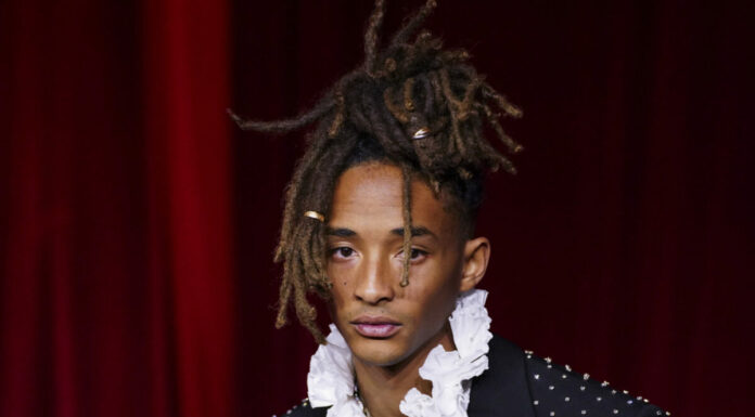 Nova era crvenih đonova: Džejden Smit preuzima mušku Louboutin kolekciju Nova era crvenih đonova: Džejden Smit preuzima mušku Louboutin kolekciju