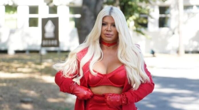 Oduzela dah svima: Dara stigla na snimanje u vatrenoj modnoj kombinaciji, tu su i halteri FOTO Oduzela dah svima: Dara stigla na snimanje u vatrenoj modnoj kombinaciji, tu su i halteri FOTO