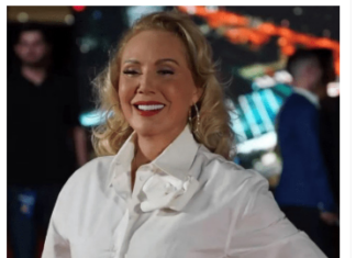 Ovako izgleda tijelo žene od 65 godina kad se fotografije ne fotošopiraju: Brena se skinula u kupaći Ovako izgleda tijelo žene od 65 godina kad se fotografije ne fotošopiraju: Brena se skinula u kupaći