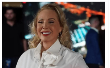 Ovako izgleda tijelo žene od 65 godina kad se fotografije ne fotošopiraju: Brena se skinula u kupaći Ovako izgleda tijelo žene od 65 godina kad se fotografije ne fotošopiraju: Brena se skinula u kupaći