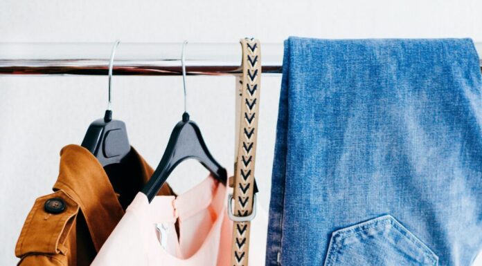 Potrošači u Srbiji još uvek biraju odeću vođeni praktičnošću i cenom – održivost manje važna Potrošači u Srbiji još uvek biraju odeću vođeni praktičnošću i cenom – održivost manje važna