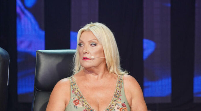 Poznata srpska pjevačica završila u školskom udžbeniku Makedonije: Roditelji šokirani fotografijom FOTO Poznata srpska pjevačica završila u školskom udžbeniku Makedonije: Roditelji šokirani fotografijom FOTO