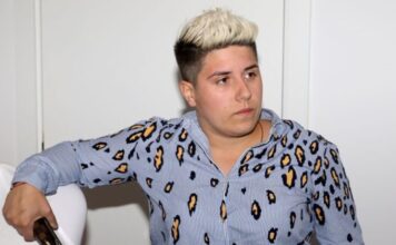 Rijaliti ljubav se nastavlja u rijalitiju: Matora sa djevojkom došla na pregled u ambulantu Rijaliti ljubav se nastavlja u rijalitiju: Matora sa djevojkom došla na pregled u ambulantu