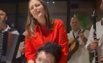 Samo 20 dana od poroda vratila kilažu: Aleksandra Prijović prvi put u javnosti Samo 20 dana od poroda vratila kilažu: Aleksandra Prijović prvi put u javnosti