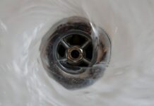 Stručnjakinja otkrila dvije metode kako da se očisti smrad iz odvoda Stručnjakinja otkrila dvije metode kako da se očisti smrad iz odvoda