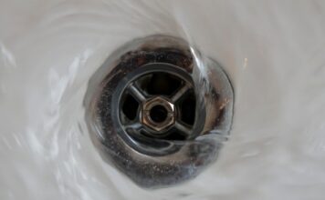 Stručnjakinja otkrila dvije metode kako da se očisti smrad iz odvoda Stručnjakinja otkrila dvije metode kako da se očisti smrad iz odvoda