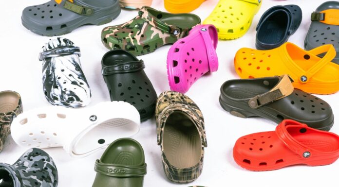 „Sve su mi potrebne“: Crocs raspametio novom saradnjom, stigle maskice za telefon u obliku klompi „Sve su mi potrebne“: Crocs raspametio novom saradnjom, stigle maskice za telefon u obliku klompi