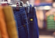 Teksas i niski struk – u modu se vraća najveća noćna mora svih žena Teksas i niski struk – u modu se vraća najveća noćna mora svih žena