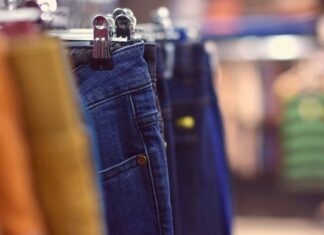 Teksas i niski struk – u modu se vraća najveća noćna mora svih žena Teksas i niski struk – u modu se vraća najveća noćna mora svih žena