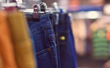 Teksas i niski struk – u modu se vraća najveća noćna mora svih žena Teksas i niski struk – u modu se vraća najveća noćna mora svih žena