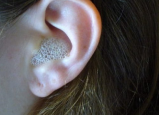 AKO VAS MUČI ZAČEPLJENO UHO, evo kako ga odčepiti prirodnim putem i bez puno boli GENIJALAN SAVJET AKO VAS MUČI ZAČEPLJENO UHO, evo kako ga odčepiti prirodnim putem i bez puno boli GENIJALAN SAVJET