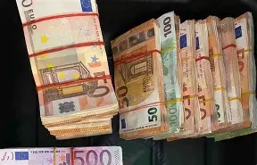 Albanac u vozilu skrivao više od 700.000 eura Albanac u vozilu skrivao više od 700.000 eura