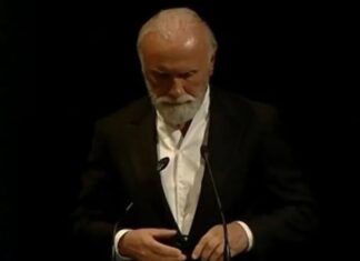 Čitava sala plakala: Emotivan govor Dine Merlina tokom komemoracije Halidu Bešliću Čitava sala plakala: Emotivan govor Dine Merlina tokom komemoracije Halidu Bešliću