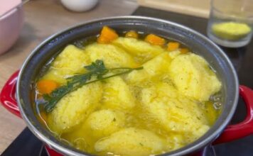 D0MAĆA SUPA SA KNEDLAMA OD GRIZA.. KNEDLE SU MEKANE I NE RASIPAJU SE D0MAĆA SUPA SA KNEDLAMA OD GRIZA.. KNEDLE SU MEKANE I NE RASIPAJU SE