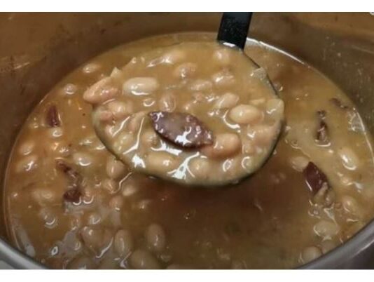 Doktorka otkrila koji sastojak se obavezno dodaje u pasulj da ne bi nadimao: NIKAKO ga ne potapajte u vodu, već… Doktorka otkrila koji sastojak se obavezno dodaje u pasulj da ne bi nadimao: NIKAKO ga ne potapajte u vodu, već…