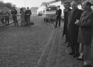 Dve godine planirali otmicu milionera, a onda je sve krenulo po zlu: Nikad nije želeo da priča šta su mu otmičari radili, posto pustinjak, a njoj priredio pakao Dve godine planirali otmicu milionera, a onda je sve krenulo po zlu: Nikad nije želeo da priča šta su mu otmičari radili, posto pustinjak, a njoj priredio pakao