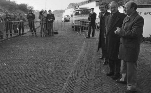 Dve godine planirali otmicu milionera, a onda je sve krenulo po zlu: Nikad nije želeo da priča šta su mu otmičari radili, posto pustinjak, a njoj priredio pakao Dve godine planirali otmicu milionera, a onda je sve krenulo po zlu: Nikad nije želeo da priča šta su mu otmičari radili, posto pustinjak, a njoj priredio pakao