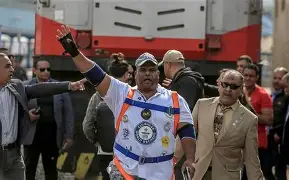 EGIPĆANIN POSTAVIO SVJETSKI REKORD: HRVAČ ZUBIMA POVUKAO KAMION OD 7,2 TONE! EGIPĆANIN POSTAVIO SVJETSKI REKORD: HRVAČ ZUBIMA POVUKAO KAMION OD 7,2 TONE!