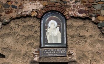 Evo kako se pravilo bira ikona Svete Petke: Jedino je ispravno da stoji na ovom mestu u domu, veruje se da će tako zaštiti sve ukućane od zla Evo kako se pravilo bira ikona Svete Petke: Jedino je ispravno da stoji na ovom mestu u domu, veruje se da će tako zaštiti sve ukućane od zla