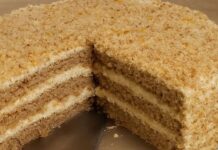 🍰🌰 Starinska torta sa orasima i vanila filom – nezaboravan okus 😋✨