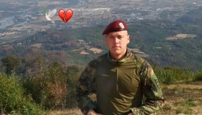 Grad oplakuje poginulog padobranca Luku: Tragično stradao obavljajući ono što je najviše volio Grad oplakuje poginulog padobranca Luku: Tragično stradao obavljajući ono što je najviše volio