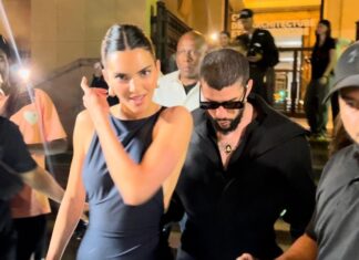 Haljinu Kendal Džener nosile su čak i naše bake: Bezvremenska je, “upakuje” višak, a ističe obline Haljinu Kendal Džener nosile su čak i naše bake: Bezvremenska je, "upakuje" višak, a ističe obline