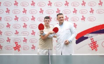 Haris se bori sa teškim oboljenjem: Mimo zaposlenja u UKC-u, snagu našao u stonom tenisu FOTO Haris se bori sa teškim oboljenjem: Mimo zaposlenja u UKC-u, snagu našao u stonom tenisu FOTO