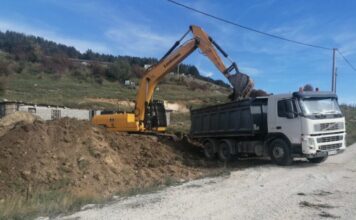 Humani ljudi prikupili novac: Milakovići dobijaju novu kuću VIDEO Humani ljudi prikupili novac: Milakovići dobijaju novu kuću VIDEO