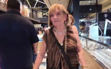 Ima 101 godinu, a i dalje radi šest dana u nedjelji: “Da odem u penziju, umrla bih” Ima 101 godinu, a i dalje radi šest dana u nedjelji: “Da odem u penziju, umrla bih”