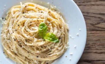Italijanski šefovi otkrili svoj tajni recept za najpopularniju pastu: Kažu da je čista magija na tanjiru Italijanski šefovi otkrili svoj tajni recept za najpopularniju pastu: Kažu da je čista magija na tanjiru