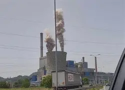 Iz dimnjaka TE Tuzla danima izlazi crni dim, građani ogorčeni Iz dimnjaka TE Tuzla danima izlazi crni dim, građani ogorčeni