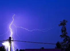 Jako nevrijeme pogodilo sjever BiH: Padao led veličine oraha, meteorolozi upozoravaju da najgore tek slijedi Jako nevrijeme pogodilo sjever BiH: Padao led veličine oraha, meteorolozi upozoravaju da najgore tek slijedi