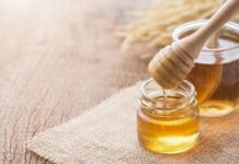 Jedna kašičica čini čuda: Šta se dešava sa našim organizmom kada svakog dana jedemo med? Jedna kašičica čini čuda: Šta se dešava sa našim organizmom kada svakog dana jedemo med?