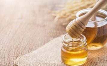 Jedna kašičica čini čuda: Šta se dešava sa našim organizmom kada svakog dana jedemo med? Jedna kašičica čini čuda: Šta se dešava sa našim organizmom kada svakog dana jedemo med?