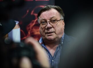 “Kada je video ovu promenu na sebi, više nismo mogli da ga lažemo”: Evo kako su zaista izgledali poslednji dani Halida Bešlića "Kada je video ovu promenu na sebi, više nismo mogli da ga lažemo": Evo kako su zaista izgledali poslednji dani Halida Bešlića