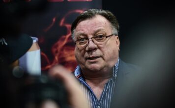 “Kada je video ovu promenu na sebi, više nismo mogli da ga lažemo”: Evo kako su zaista izgledali poslednji dani Halida Bešlića "Kada je video ovu promenu na sebi, više nismo mogli da ga lažemo": Evo kako su zaista izgledali poslednji dani Halida Bešlića