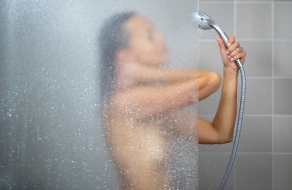 Koliko često se treba tuširati? Ekspert iznenadio odgovorom – “Kako spavati sa tolikom prljavštinom” Koliko često se treba tuširati? Ekspert iznenadio odgovorom - "Kako spavati sa tolikom prljavštinom"