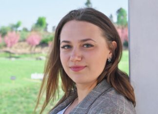 “Kum se slomio i otkrio mi da je moj verenik spavao sa našom komšinicom 2 nedelje pre svadbe: Već 8 godina mu se konstantno svetim, a njegova sestra mi pomaže” "Kum se slomio i otkrio mi da je moj verenik spavao sa našom komšinicom 2 nedelje pre svadbe: Već 8 godina mu se konstantno svetim, a njegova sestra mi pomaže"