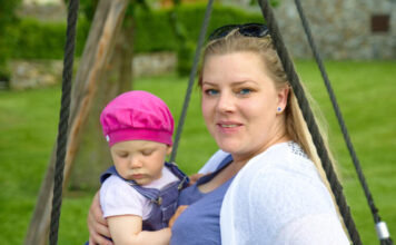 Nakon saznanja da ne može da rodi, Sara i muž su usvojili devojčicu: Posle 5 dana stiže poziv – “Dolazim po svoje dete” Nakon saznanja da ne može da rodi, Sara i muž su usvojili devojčicu: Posle 5 dana stiže poziv – “Dolazim po svoje dete”