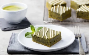 NEODOLJIVI KOLAČ SA PISTAĆIMA Osvežavajući desert kao osmišljen za proleće, bićete oduševljeni NEODOLJIVI KOLAČ SA PISTAĆIMA Osvežavajući desert kao osmišljen za proleće, bićete oduševljeni