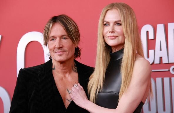 Nikol Kidman se i dalje nada čudu, prijatelji glumice tvrde da se kaje zbog razvoda: “Ona bi se bez oklevanja vratila njemu” Nikol Kidman se i dalje nada čudu, prijatelji glumice tvrde da se kaje zbog razvoda: "Ona bi se bez oklevanja vratila njemu"