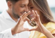 Ona izlazi sa drugima, a dečko je PODRŽAVA: On je čeka kod kuće i kaže da ga to ne boli i da nije LJUBOMORAN Ona izlazi sa drugima, a dečko je PODRŽAVA: On je čeka kod kuće i kaže da ga to ne boli i da nije LJUBOMORAN