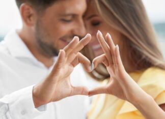 Ona izlazi sa drugima, a dečko je PODRŽAVA: On je čeka kod kuće i kaže da ga to ne boli i da nije LJUBOMORAN Ona izlazi sa drugima, a dečko je PODRŽAVA: On je čeka kod kuće i kaže da ga to ne boli i da nije LJUBOMORAN