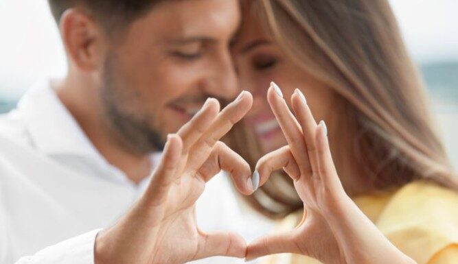 Ona izlazi sa drugima, a dečko je PODRŽAVA: On je čeka kod kuće i kaže da ga to ne boli i da nije LJUBOMORAN Ona izlazi sa drugima, a dečko je PODRŽAVA: On je čeka kod kuće i kaže da ga to ne boli i da nije LJUBOMORAN